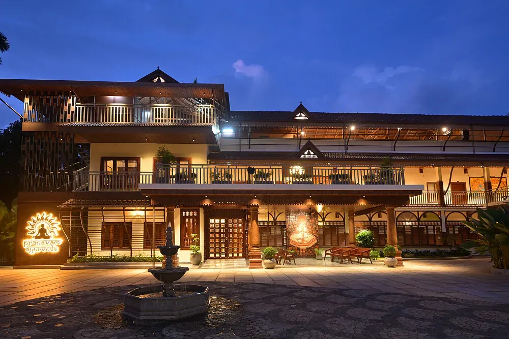 Pranavam — Located in the serene village of Manipuram, near Calicut/Kozhikode, Pranavam offers a peaceful escape amidst the lush landscapes of Kerala. The atmosphere is one of quiet contemplation and traditional healing, far removed from urban distractions.