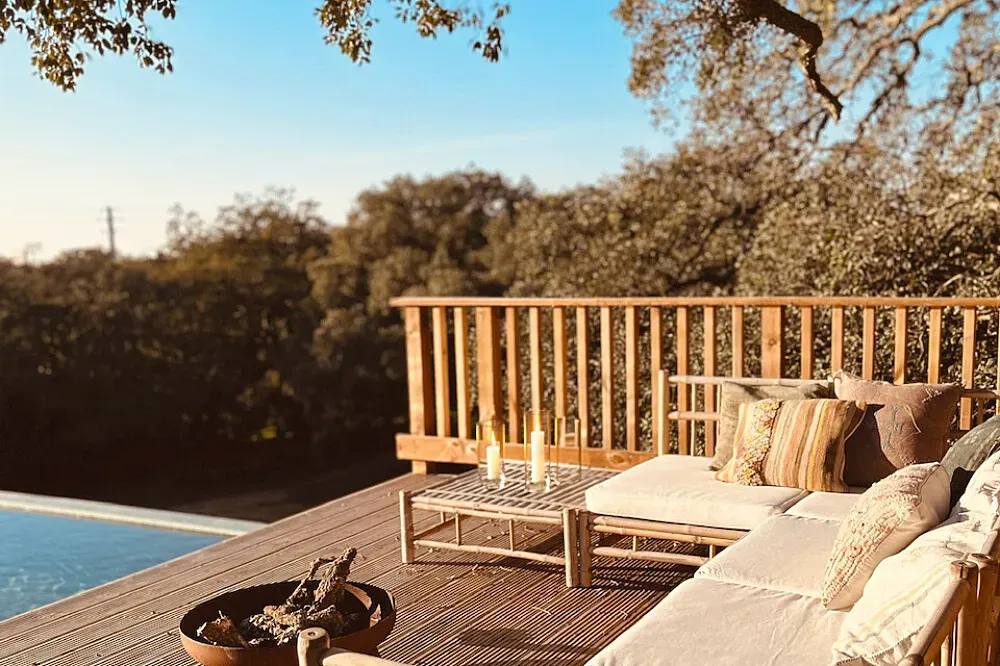 Quinta Do Amor — The center is located within the Parque Natural Do Arrabida, a protected natural park known for its lush vegetation, dramatic cliffs, and pristine beaches. This suggests a serene and natural environment, ideal for quiet contemplation and outdoor activities.