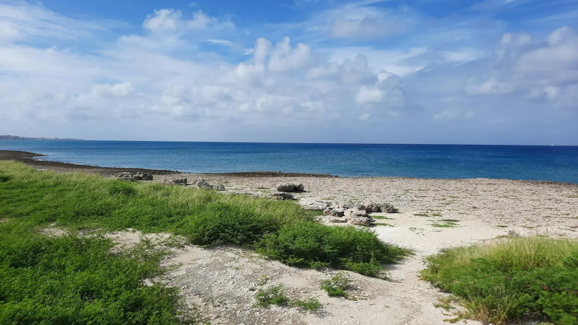 Riu Palace Antillas — Situated directly on the renowned Palm Beach in Aruba, the resort boasts a quintessential Caribbean atmosphere. Guests are surrounded by white sands, turquoise waters, and the soothing sounds of the ocean, creating a naturally calming environment.