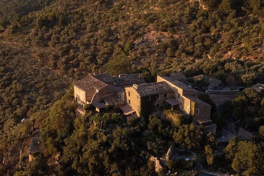 Rutzu Mallorca — Rutzu Mallorca is set within a magnificent 13th-century monastery, offering unparalleled views of the Mediterranean Sea. The location itself is imbued with a sense of history and profound tranquility, providing a powerful backdrop for personal reflection and rejuvenation. The island of Mallorca, known for its natural beauty, further enhances the serene atmosphere.