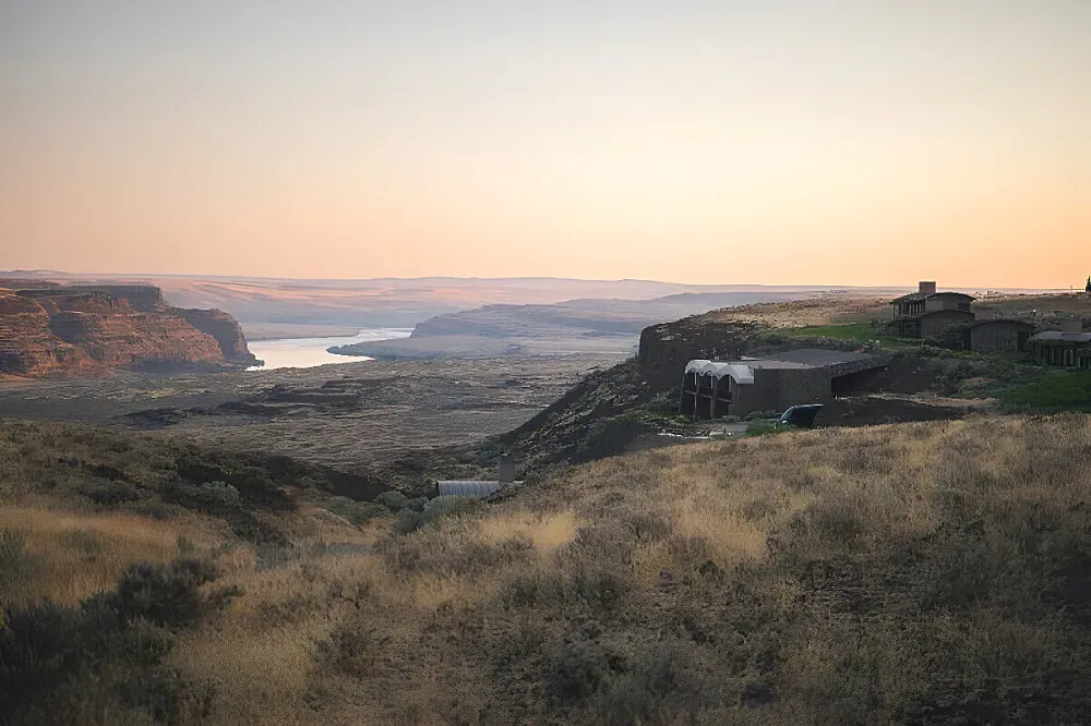Sagecliffe Resort and Spa — The resort is spectacularly situated on cliffsides, offering expansive views of the Columbia River Gorge. This central Washington State location provides a dramatic and inspiring backdrop, seamlessly blending the rugged beauty of the landscape with the refined comforts of the resort.