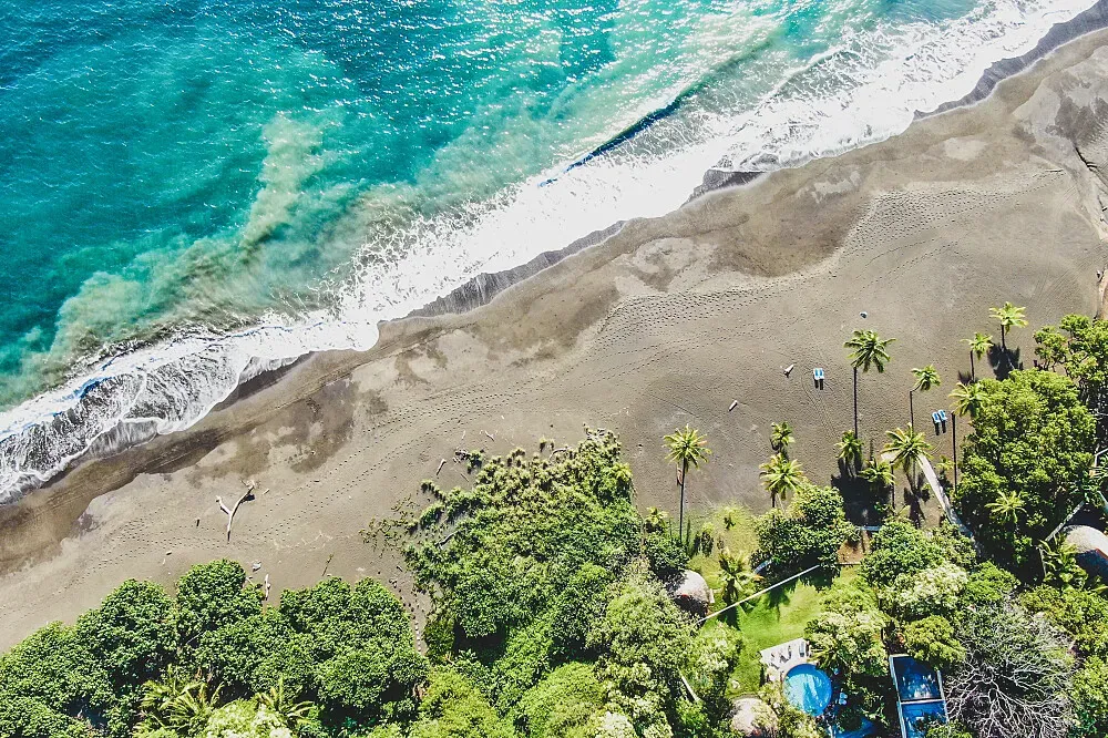 Sansara Surf and Yoga Resort — Located in Cambutal, Sansara offers a coastal setting ideal for both active pursuits and relaxation. The atmosphere is designed to foster connection and personal growth, with a strong emphasis on community engagement.