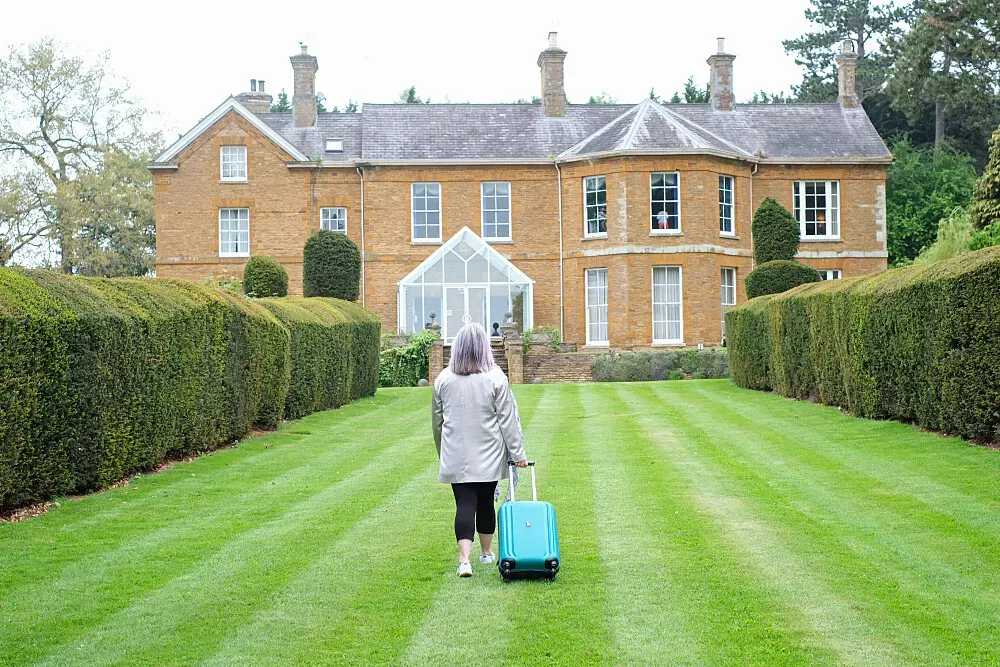 Sedgebrook Hall — The grounds of Sedgebrook Hall offer a peaceful and quiet atmosphere, ideal for reflection and relaxation. While not a wilderness retreat, the hotel's surroundings provide a calm environment away from the hustle and bustle, allowing guests to connect with nature in a gentle way.
