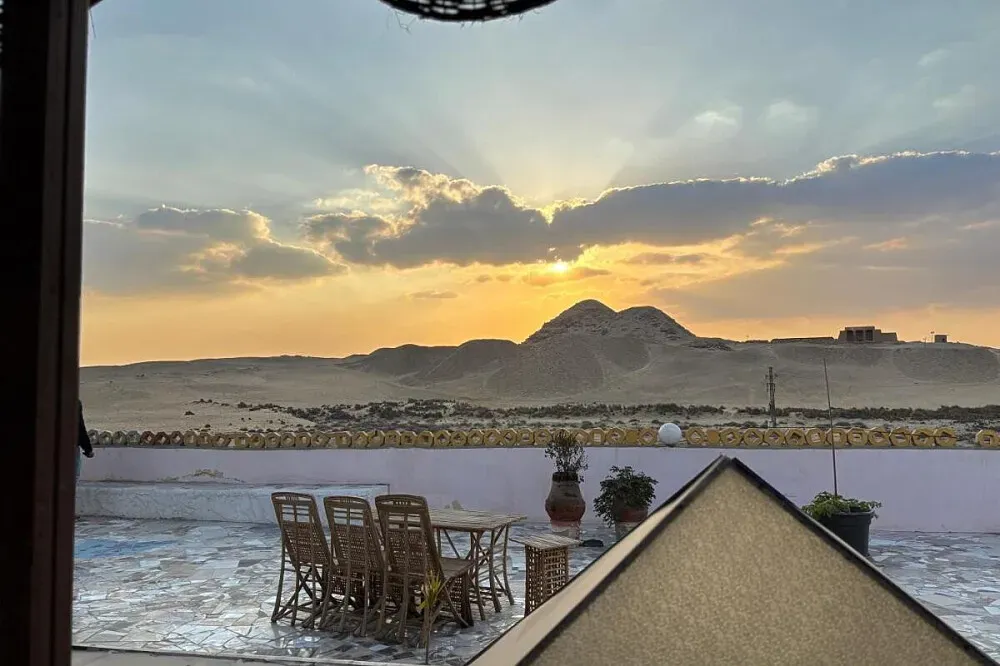 Seror Guest House — Situated on the fringes of the vast Egyptian desert, this guest house provides a quiet and beautiful backdrop for contemplation and relaxation. The expansive desert views and tranquil atmosphere create a sense of spaciousness and calm, inviting guests to unwind and connect with nature.