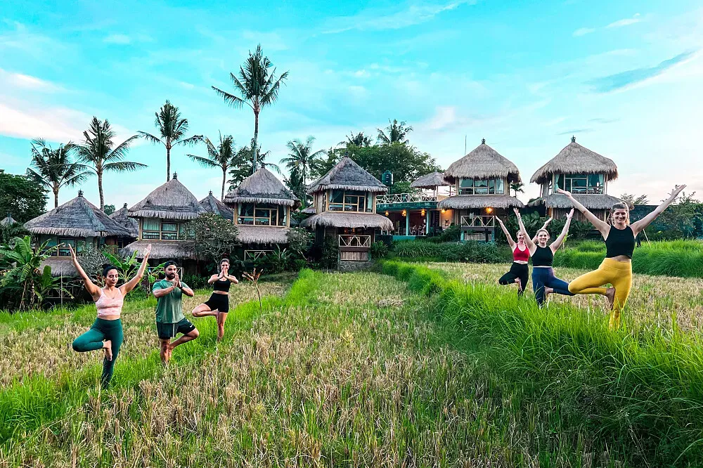 Shades of Yoga, Biyukunkung — Situated in Biyukunkung, the center benefits from Ubud's renowned vibrant and healing energy. This area of Bali is characterized by lush greenery, rice paddies, and a rich artistic and spiritual community, attracting visitors from around the world seeking tranquility and cultural immersion.