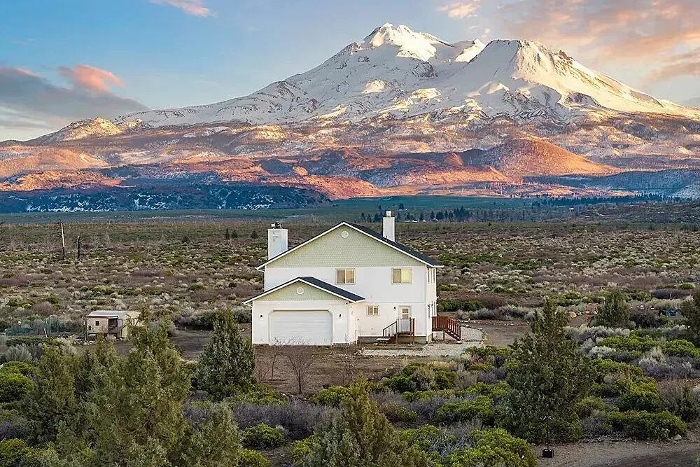 Shasta Vista Retreat & Basecamp - Sauna & Jacuzzi — Mount Shasta is renowned for its powerful spiritual energy and breathtaking natural beauty, dominated by the majestic, snow-capped volcano. The landscape is characterized by dense forests, pristine lakes, and numerous hiking trails, offering a serene and inspiring backdrop for reflection and outdoor activity.