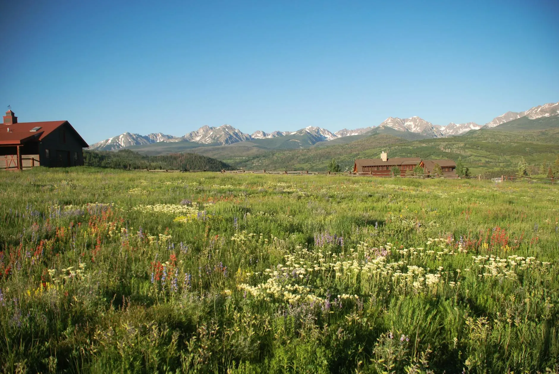 Simple Smart Science Live Long Well Retreats — The retreats are held in Colorado, a state renowned for its stunning natural beauty, from the majestic Rocky Mountains to its vast, open plains. While the exact address is unknown, the setting likely provides a refreshing backdrop for introspection and engagement with the retreat's health-focused curriculum, offering fresh air and opportunities for connection with nature.
