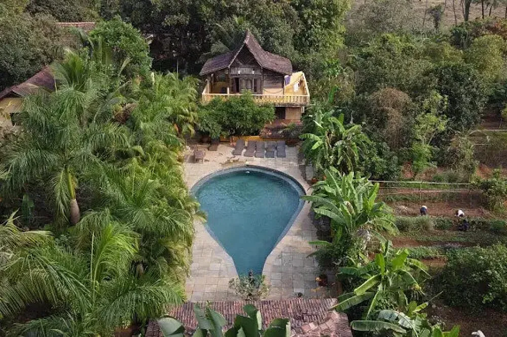 Sohum Spiritual Resort — Located in Arambol, the resort provides a peaceful environment designed for guests to escape the everyday and immerse themselves in natural tranquility. The focus is on creating a sanctuary where the surrounding environment plays a key role in the guest experience.