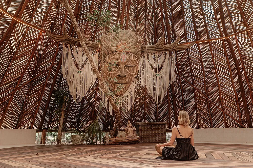 Sota — The center is situated in the lush jungle of Puerto Morelos, part of the Riviera Maya, offering a deeply immersive natural environment. It boasts proximity to stunning beaches and is surrounded by raw, untamed nature, creating an atmosphere of serene escape.