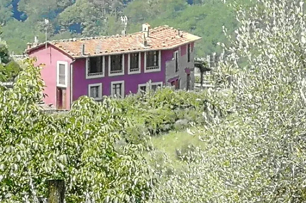 Stalla di Guzzano — The retreat house is situated in the green heart of Tuscany, amidst the rolling hills above Lucca. This region is famed for its picturesque landscapes, historic towns, and vibrant artistic heritage, providing an inspiring and tranquil atmosphere for visitors.