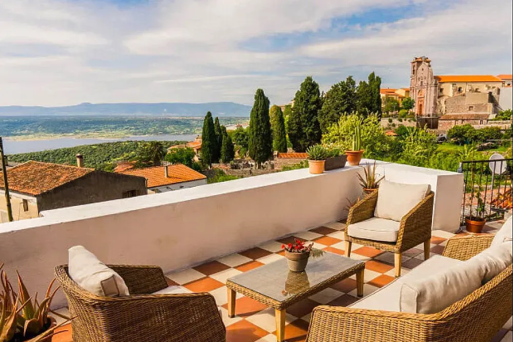 Su Ferreri Guest House — The guest house is a beautiful villa situated in Sorradile, Sardinia, offering panoramic lake views from its terrace. The property is enveloped by olive groves and citrus fruit orchards, creating a tranquil and fragrant atmosphere.