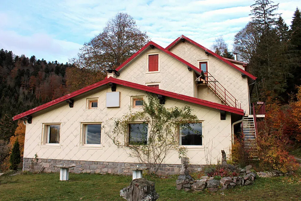 TAO - Total Art Oasis — Located in Saint-Laurent-de-Cerdans, the center offers a tranquil environment conducive to creative exploration and personal reflection. The surrounding area likely provides a peaceful backdrop for artistic endeavors.