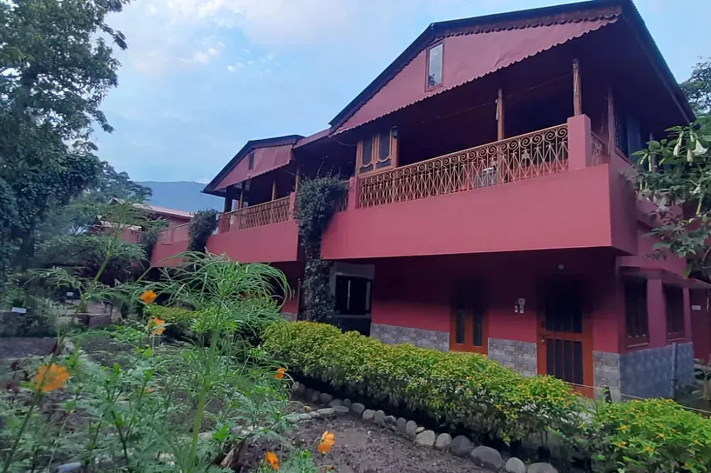 Tapasyalayam Ashram — The ashram is nestled on the foothills of the majestic Himalaya, with the sacred Ganga river flowing nearby. This region has long been a spiritual beacon, drawing sages and seekers to its serene and powerful natural environment. The atmosphere is one of timeless wisdom and profound tranquility.