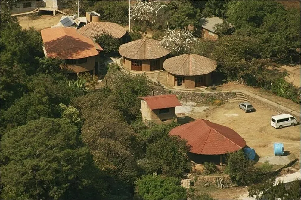Temachtiani — Temachtiani is situated in Amatlán de Quetzalcóatl, a location known for its natural beauty and proximity to the magical town of Tepoztlán. The atmosphere likely blends serene natural surroundings with a sense of local cultural heritage, offering a peaceful yet engaging environment.