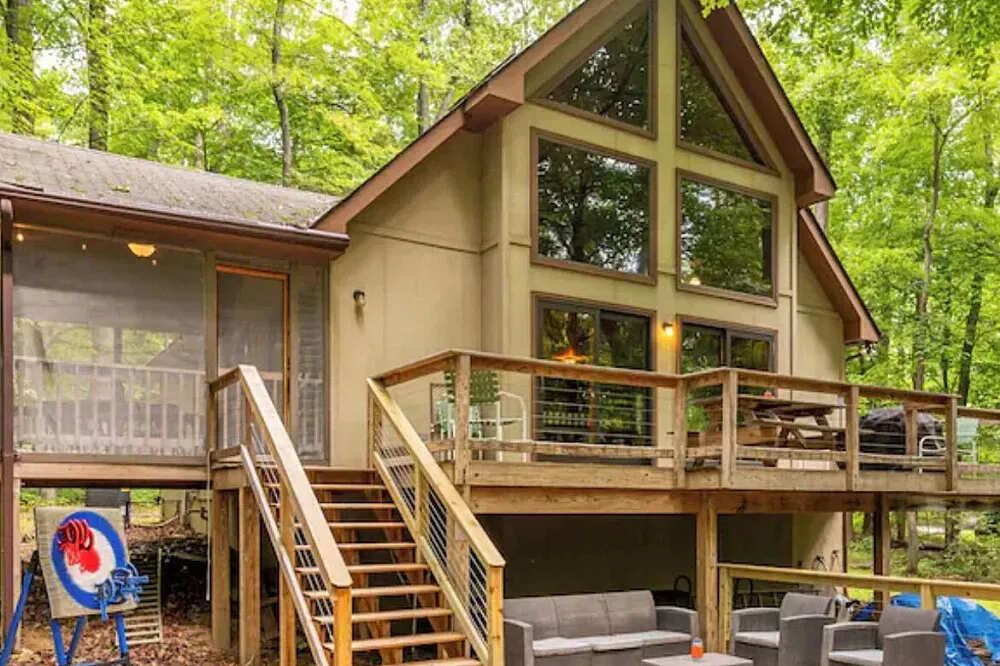 The Bear's Lair — This retreat is situated in the serene woods of West Virginia, providing a natural environment where the sounds of nature prevail. The atmosphere is one of rustic comfort, encouraging guests to disconnect from urban life and immerse themselves in the peaceful surroundings.