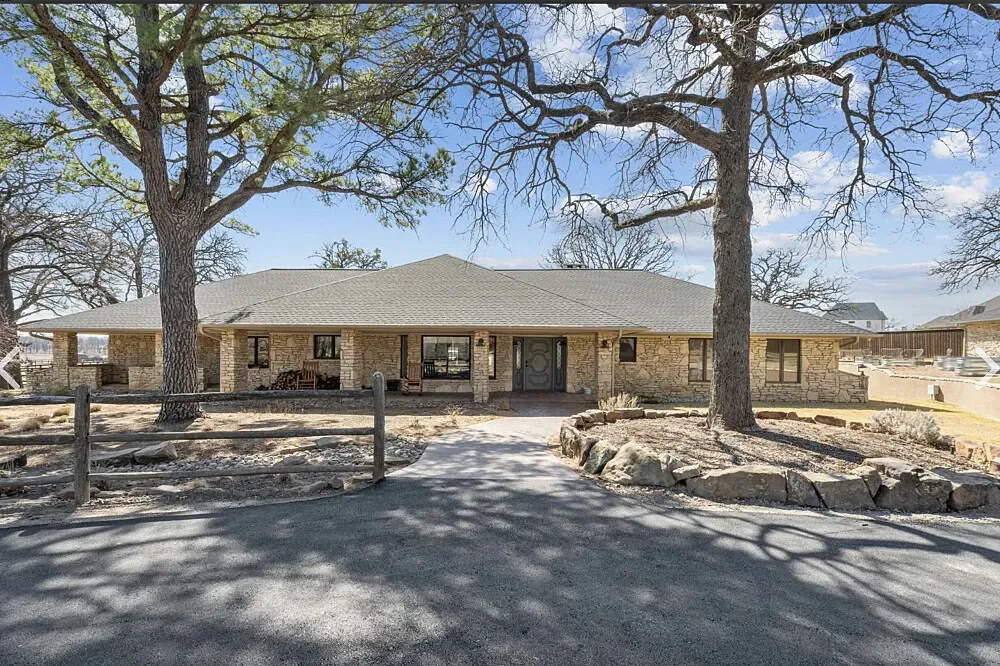 The Ranch in the Oaks — The Ranch in the Oaks is set on a sprawling 15-acre property, providing ample space for relaxation and connection with the outdoors. The atmosphere is designed to be safe, serene, and idyllic, encouraging a sense of peace and calm.