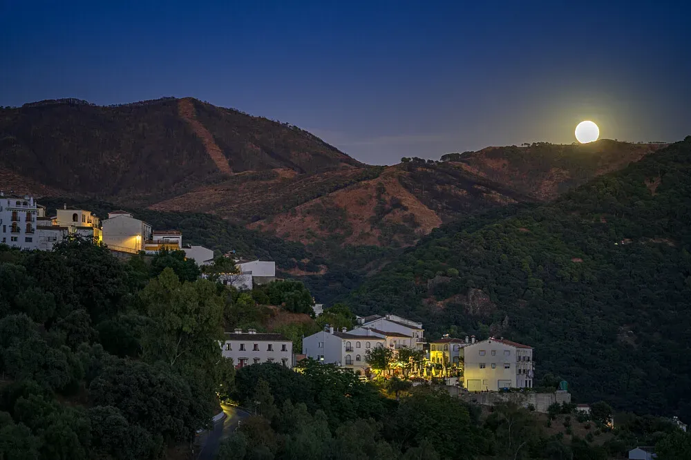 Tone of Life Center — The center is set amidst the rolling hills of the Genal Valley in Malaga, Spain. This picturesque rural location provides a tranquil backdrop, fostering an atmosphere of peace and natural beauty, ideal for deep relaxation and introspection.