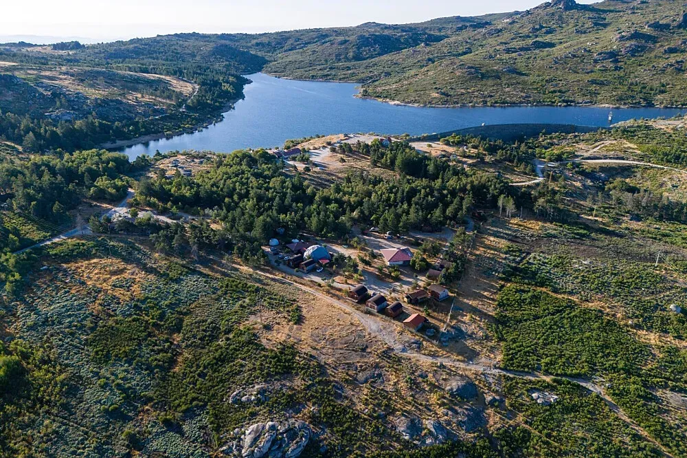 Vale do Rossim Eco Resort — The resort is situated just 28 km from the breathtaking Serra da Estrela Natural Park, offering a landscape of natural beauty and tranquility. Guests can expect a serene environment, well suited to unwinding and enjoying the outdoors.