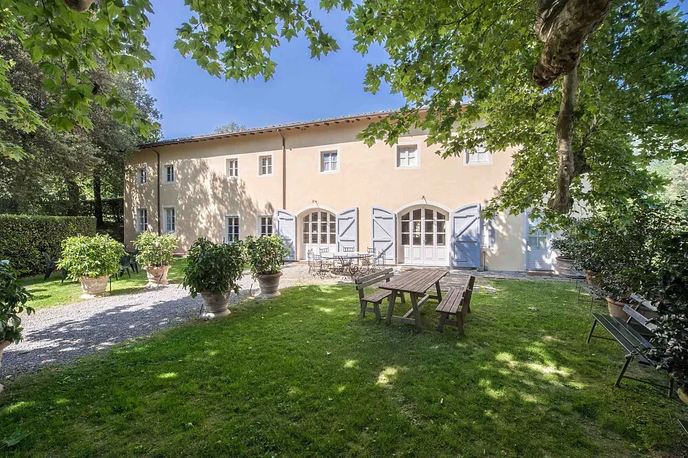 Villa Tramonte — set in the beautiful Province of Lucca, Villa Tramonte offers a serene escape amidst the rolling hills and charming landscapes of Tuscany. The atmosphere is one of peaceful tranquility, well suited to unwinding and connecting with nature.