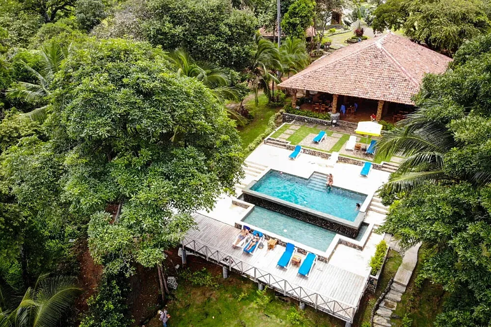 Waluaa Surf & Yoga