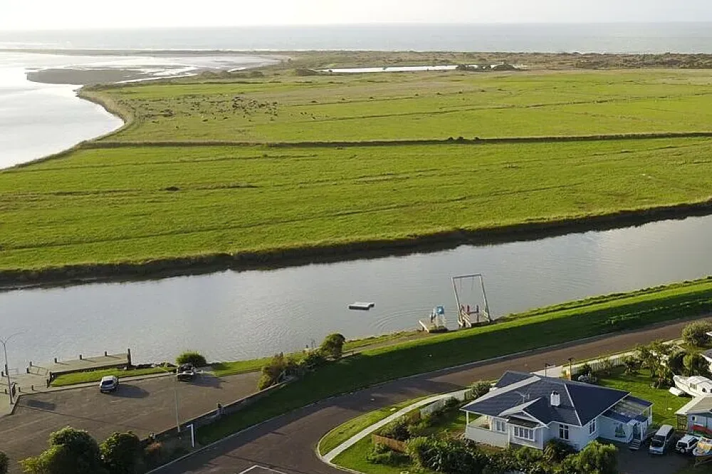 Wharf Hub — Situated in the Ōpōtiki District, Wharf Hub benefits from its coastal location with direct access to the marine world. Beyond the sea, the area boasts numerous bush walks, easily accessible and offering a chance to connect with New Zealand's natural beauty. The atmosphere is one of integration, blending the natural environment with community-focused initiatives.
