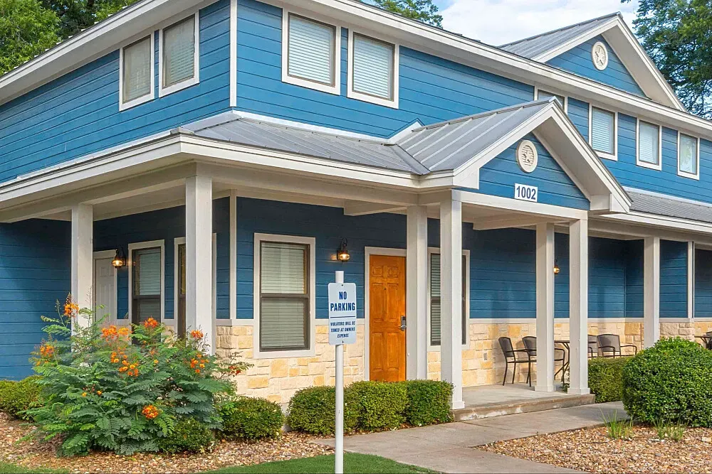 Worldmark New Braunfels — This resort is set in the picturesque Texas Hill Country, characterized by its gently rolling hills and meandering rivers. The atmosphere is distinctly ranch-style, offering a laid-back and natural environment that encourages relaxation and a sense of calm.