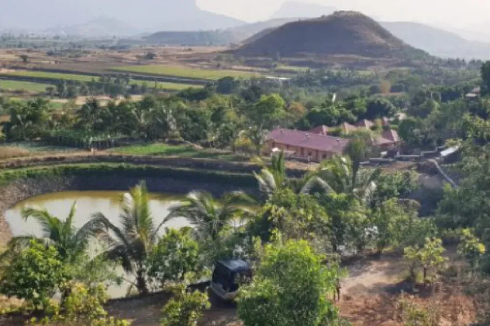 Yoga Vidya Gurukul India Ashram — The ashram is situated in a mountainous region near Nashik, offering a naturally peaceful and inspiring environment. The proximity to the sacred Trimbakeshwar Shiva Temple and the belief that the mountains possess special energy contribute to a deeply spiritual atmosphere.