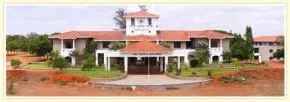 Coimbatore — The center is situated within the SNMV College of Arts & Science campus, offering a tranquil and green environment. Its location away from the city ensures a silent ambiance, conducive to meditation. The campus is blessed with pleasant weather, even during the summer, enhancing the retreat experience.