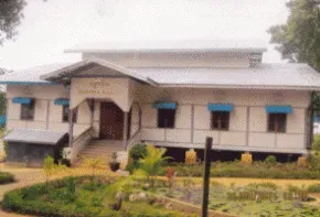 Dhamma Mahimār — The center is located within the BanMaw Monastery Compound in Ye Gyan Oh village, near the Mandalay-Lashio Highway Road. Situated in Mandalay, the environment likely offers a blend of local life and a dedicated space for meditation within the monastery grounds.