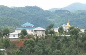 Dhamma Makuṭa — Situated on 22 acres of rolling hills, Dhamma Makuṭa provides a peaceful and secluded environment. The natural landscape offers a quiet backdrop for meditation, removed from the bustle of the main road yet easily accessible.