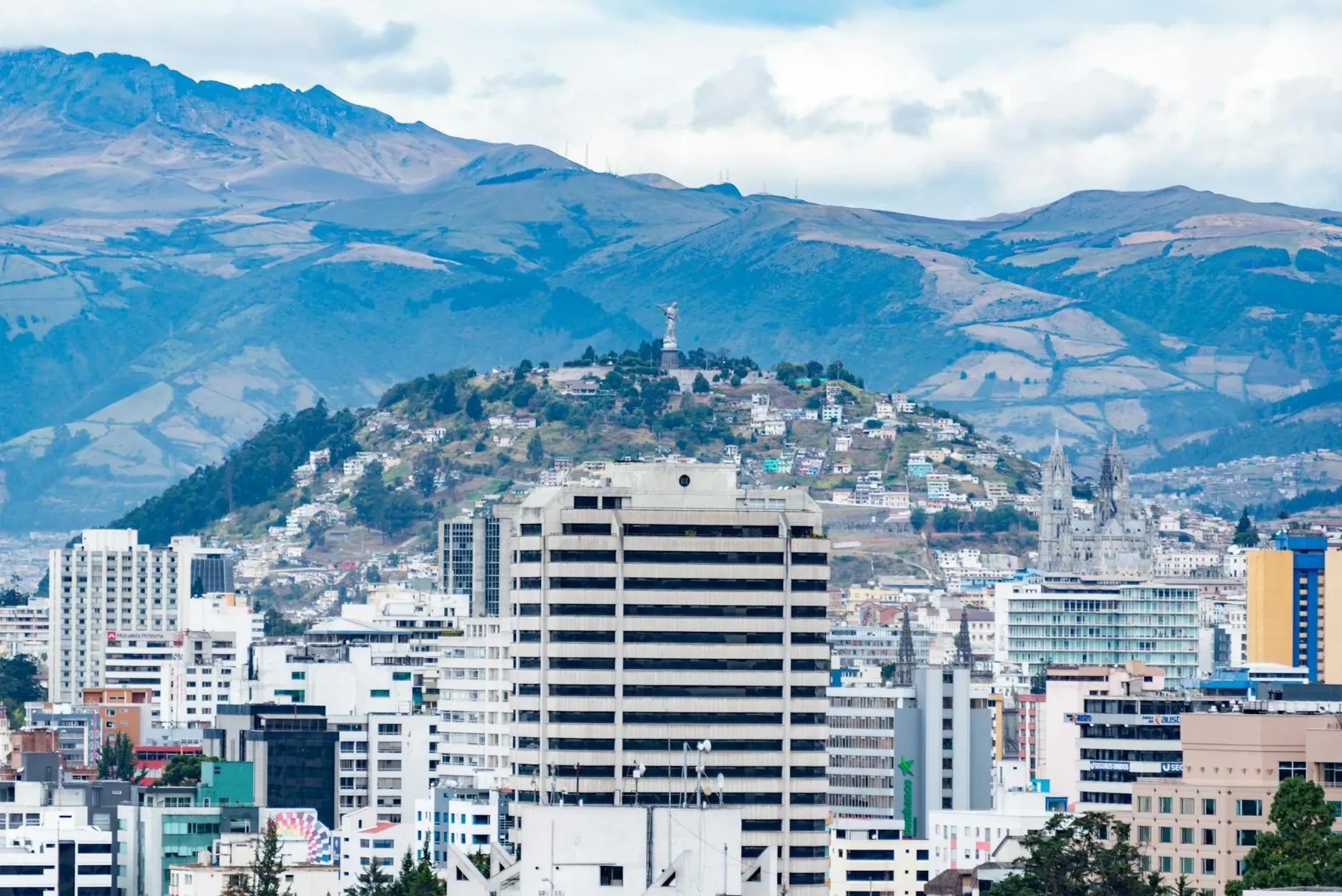 Quito — The center is located in Quito, the capital city of Ecuador. While the immediate surroundings of the center are not specified, the city itself is known for its Andean landscape and rich cultural heritage, offering a dynamic backdrop to a meditation practice.