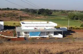 Dhamma Rata — The center is situated in a picturesque and secluded valley, about 15 kilometers from Ratlam City. This tranquil location provides a peaceful escape, fostering an atmosphere conducive to deep meditation and introspection, away from the distractions of urban life.
