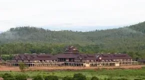 Dhamma Sīmanta — The center is located in Amphoe Parsang, Lamphun province, about 40 kilometers southwest of Chiang Mai. It's surrounded by rolling hills, fruit orchards, and vegetable farms, creating a quiet and natural atmosphere ideal for meditation. The rural setting ensures a peaceful retreat from urban noise.