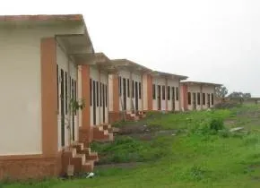 Dhamma Vahini — The center is situated on a sprawling 29-acre property, nestled along the serene banks of the Kalu River. This natural setting provides a peaceful and expansive atmosphere conducive to quiet contemplation and meditation.
