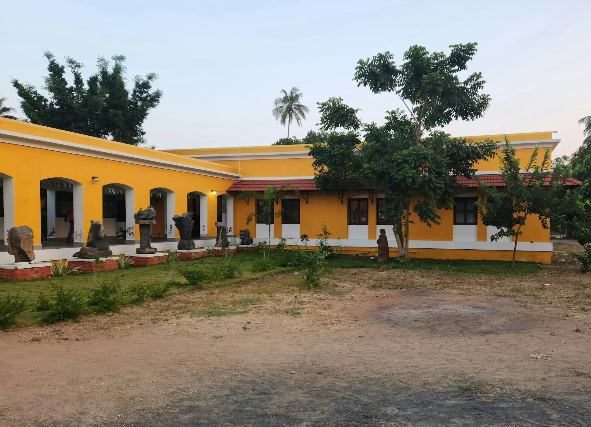Dhamma Vesali — Located in the historically significant city of Vaishali, the center provides a serene environment conducive to deep meditation. While specific landscape details are not provided, the area's rich spiritual heritage undoubtedly contributes to a contemplative atmosphere.