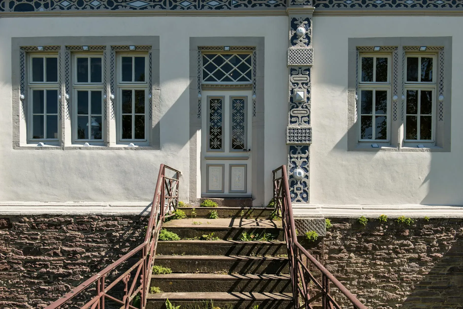 Mahamudra Retreat Zentrum - Windeck — Located in Windeck, Germany, the center is situated at Halscheid 51570 Windeck-Halscheid, Auf dem Kuppen 7.