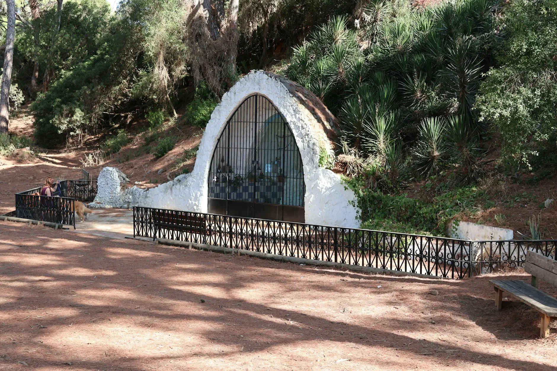 Paramita Centro Budista Sakya Monte Sella — The center is situated in Pedreguer, specifically in the Muntanya de la Sella area of Alicante, Spain. This location suggests a potentially tranquil and scenic environment, likely offering views of the surrounding natural landscape, conducive to quiet contemplation and spiritual practice.