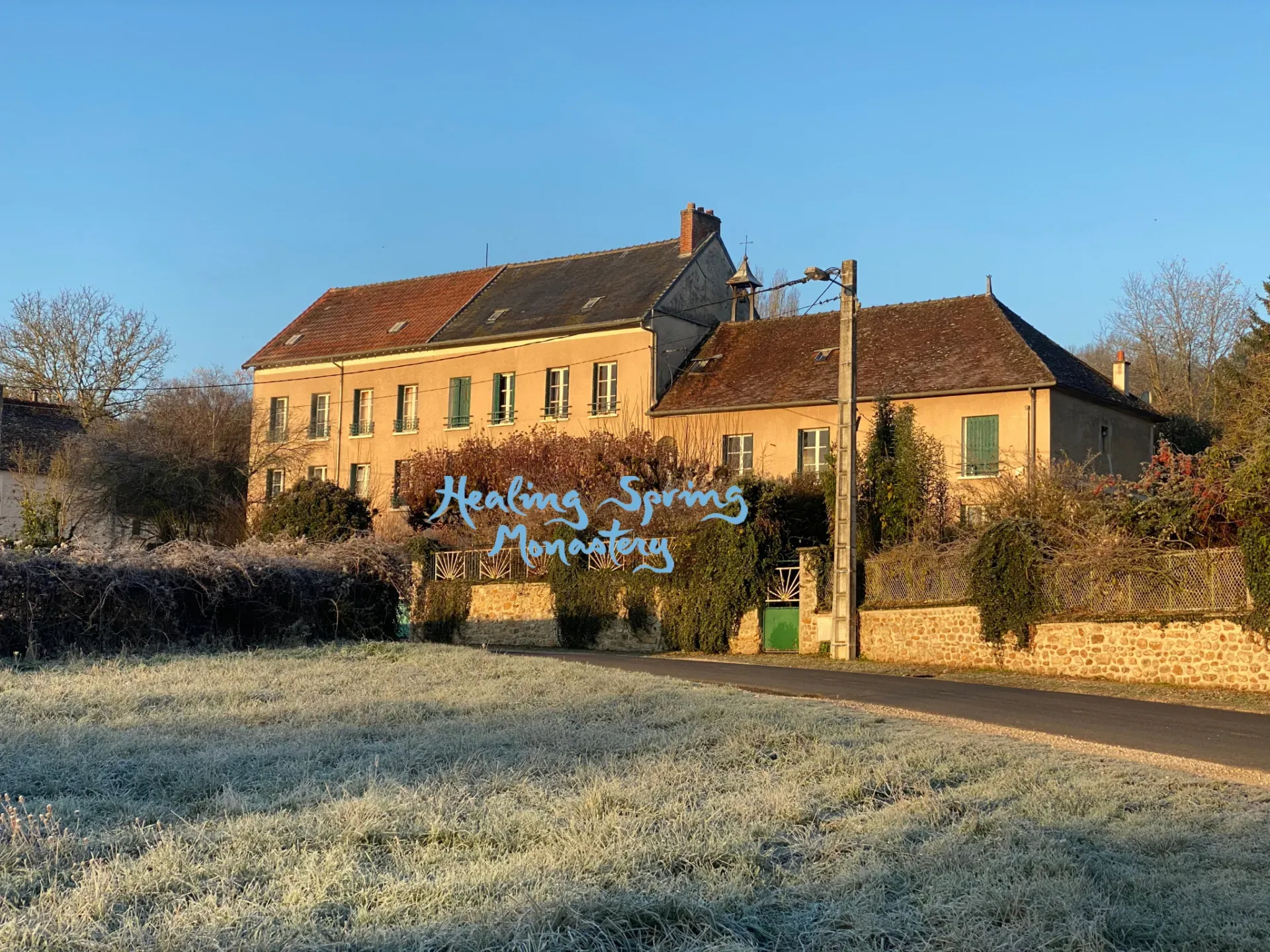 Healing Spring Monastery — Located in Verdelot, this center offers a charming rural refuge in the French countryside.