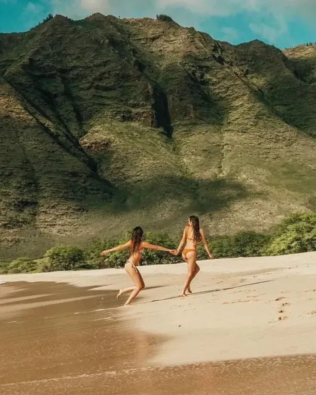 Aaram Yoga — Located in Chemuyil, Mexico, Aaram Yoga is set where the vibrant jungle meets comfortable amenities. The atmosphere is designed to encourage a deep connection with nature, offering a serene backdrop for relaxation and self-discovery.