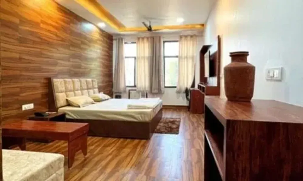 Aarogya Naturopathy Village — The center is situated in a village environment, offering a serene and supportive backdrop for natural healing. This setting is designed to foster a sense of harmony with nature, encouraging guests to rejuvenate and learn sustainable health practices.