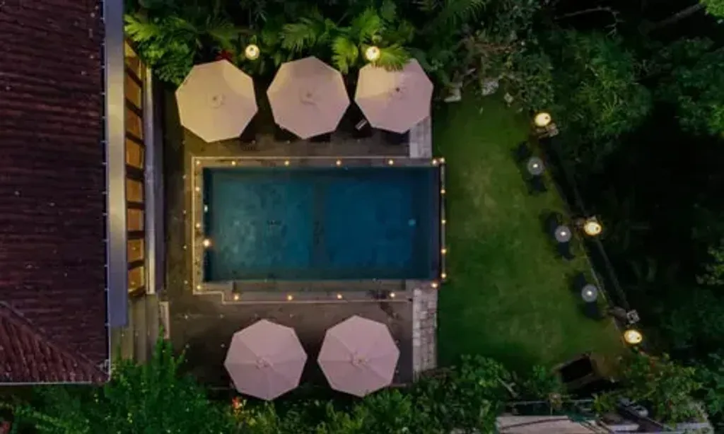 Ahamta Retreats Bali — The retreat is situated in Ubud, Sri Wedari, offering a tranquil environment that embraces the natural beauty of Bali. The yoga shala provides stunning jungle views, immersing guests in the serene landscape.