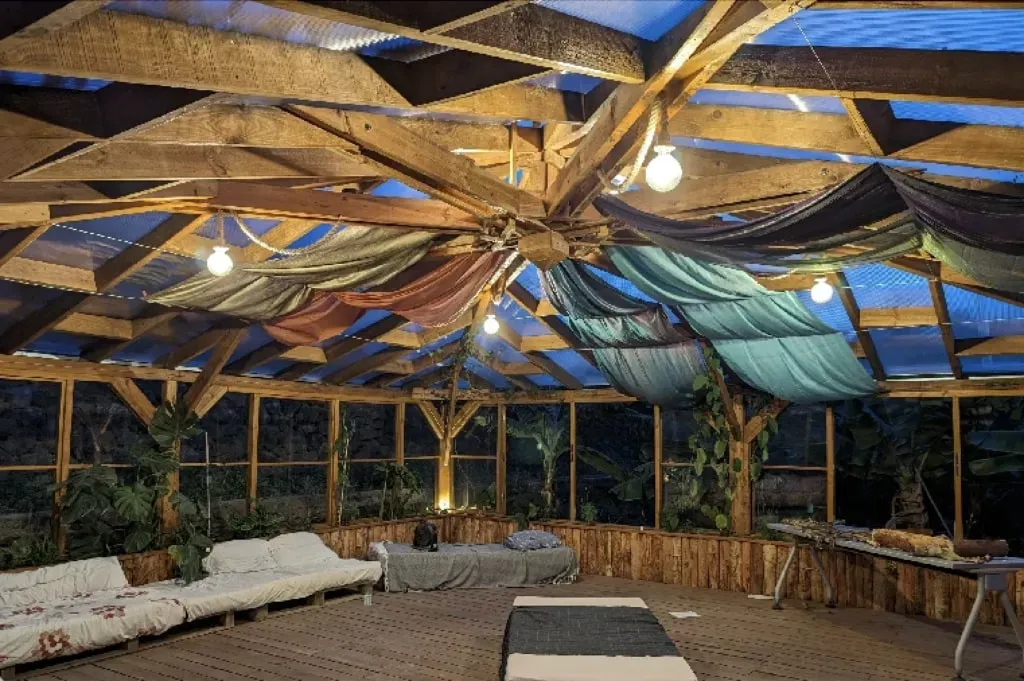 Amusing Retreats — Information about the landscape and atmosphere of Amusing Retreats is not available.