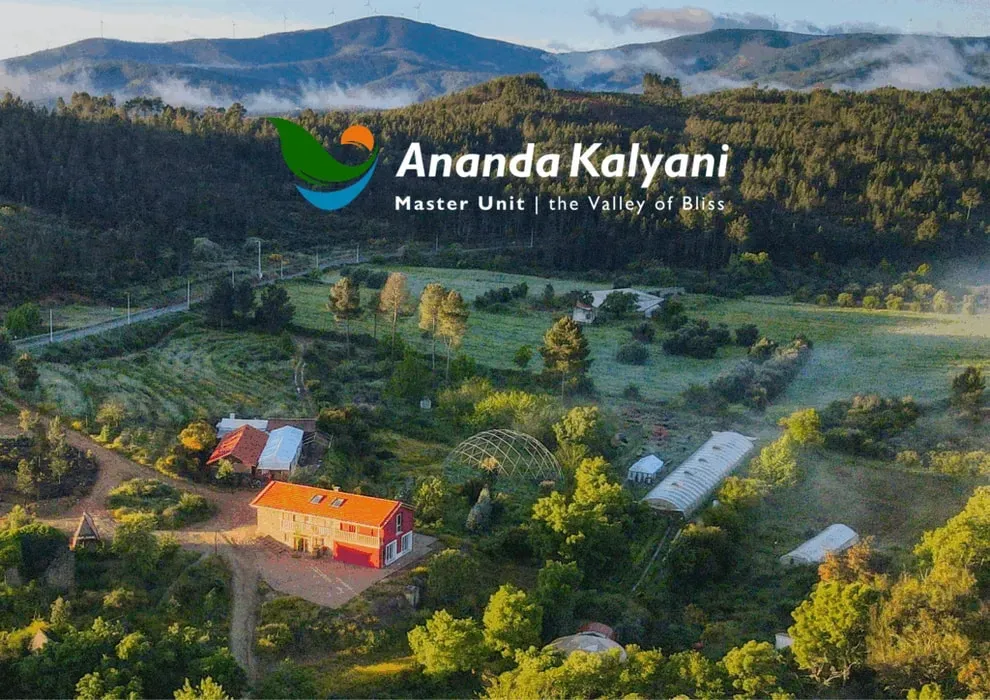 Ananda Kalyani — Ananda Kalyani is situated in Paúl, within the scenic Serra da Estrela mountains. The precise details of the immediate surroundings are not specified, but the mountain location suggests a tranquil and natural environment conducive to reflection and peace.