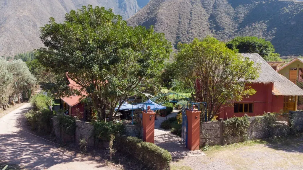 Árbol de la Vida - Integrative Wellness & SPA — The center is located in Huayoccari, within the picturesque Sacred Valley of Peru. This region is known for its breathtaking natural beauty, with majestic mountains and lush landscapes providing a tranquil backdrop for reflection and rejuvenation.