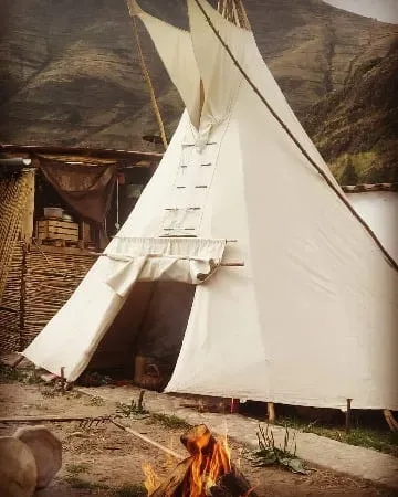 Archaic Art Awakenings — The Kinsapacha retreat is located in Urubamba, within the breathtaking Sacred Valley of The Incas. Surrounded by stunning countryside, it offers easy access to beautiful walks and is within walking distance of the local town. The venue boasts an abundant organic garden and a distinctive geodesic dome, creating a serene and inspiring atmosphere.