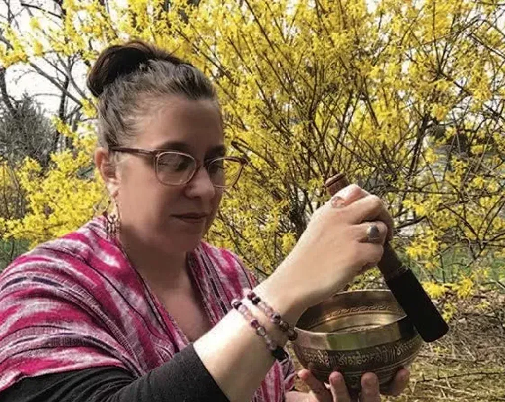 Art for the soul studio — The studio is situated on over 400 acres within the picturesque Pocono Mountains. Guests can explore hiking trails, enjoy a tranquil pond, and find quiet contemplation at the meditation shrine, all contributing to a peaceful, nature-infused atmosphere.