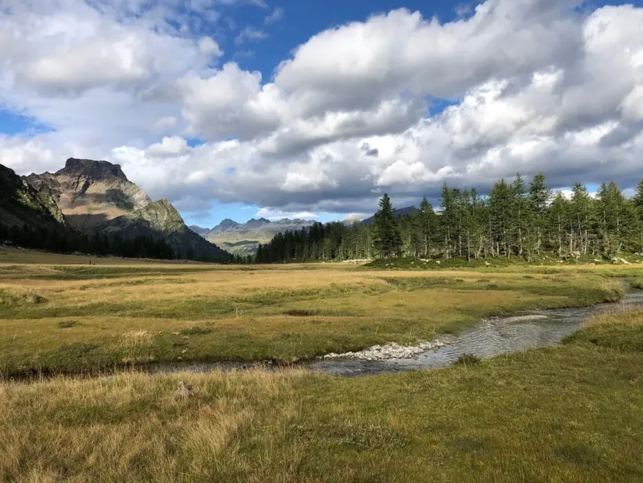 Augmented Nature Walks — set in the picturesque region of Varese, Italy, the center boasts a traditional northern Italian home with breathtaking views of the Alps and Lake Varese. The quiet surroundings offer a peaceful backdrop for introspection and connection with nature.