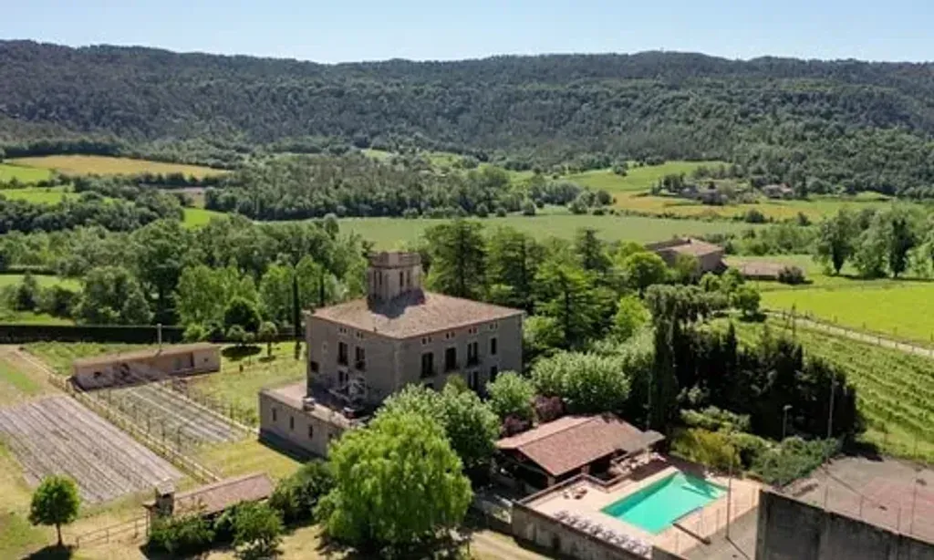 Authentic Living Retreat — set in the lush countryside of rural Catalunya, Masía Escrigas provides a tranquil escape near Barcelona. The venue offers a unique blend of historic charm and natural beauty, immersing guests in a peaceful environment well suited to reflection and reconnection.