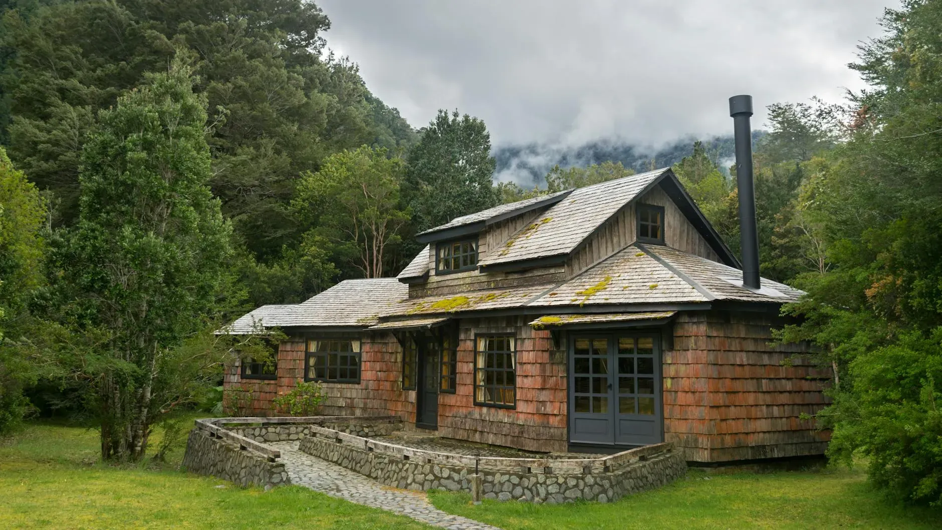 Azulita House Sacred Medicines — The center is situated in the verdant mountains of Cocorná, Antioquia, offering a serene and natural environment. This location provides a tranquil backdrop for healing and introspection, surrounded by the rich biodiversity of the region. The atmosphere is one of community and connection to the land, fostering a sense of peace and belonging.