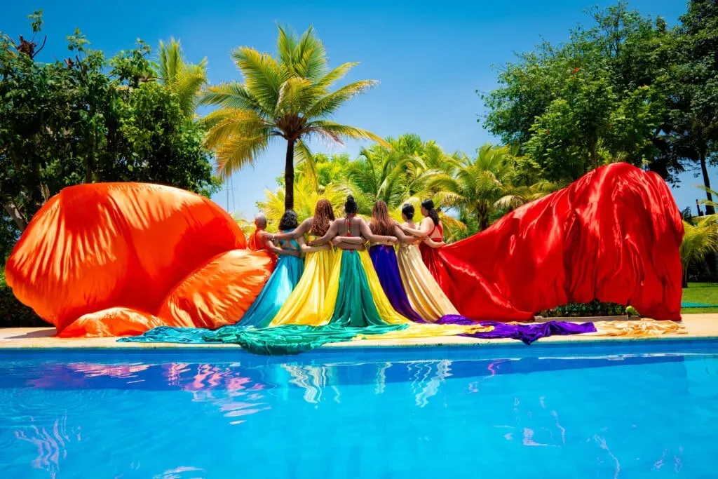 Back2TheWater — Located in Bolivar, within Colombia's Cartagena Province, Back2TheWater benefits from a tropical coastal environment. The setting provides a warm, inviting atmosphere, well suited to aquatic activities and relaxation. Expect lush surroundings and the vibrant energy characteristic of this Caribbean region.
